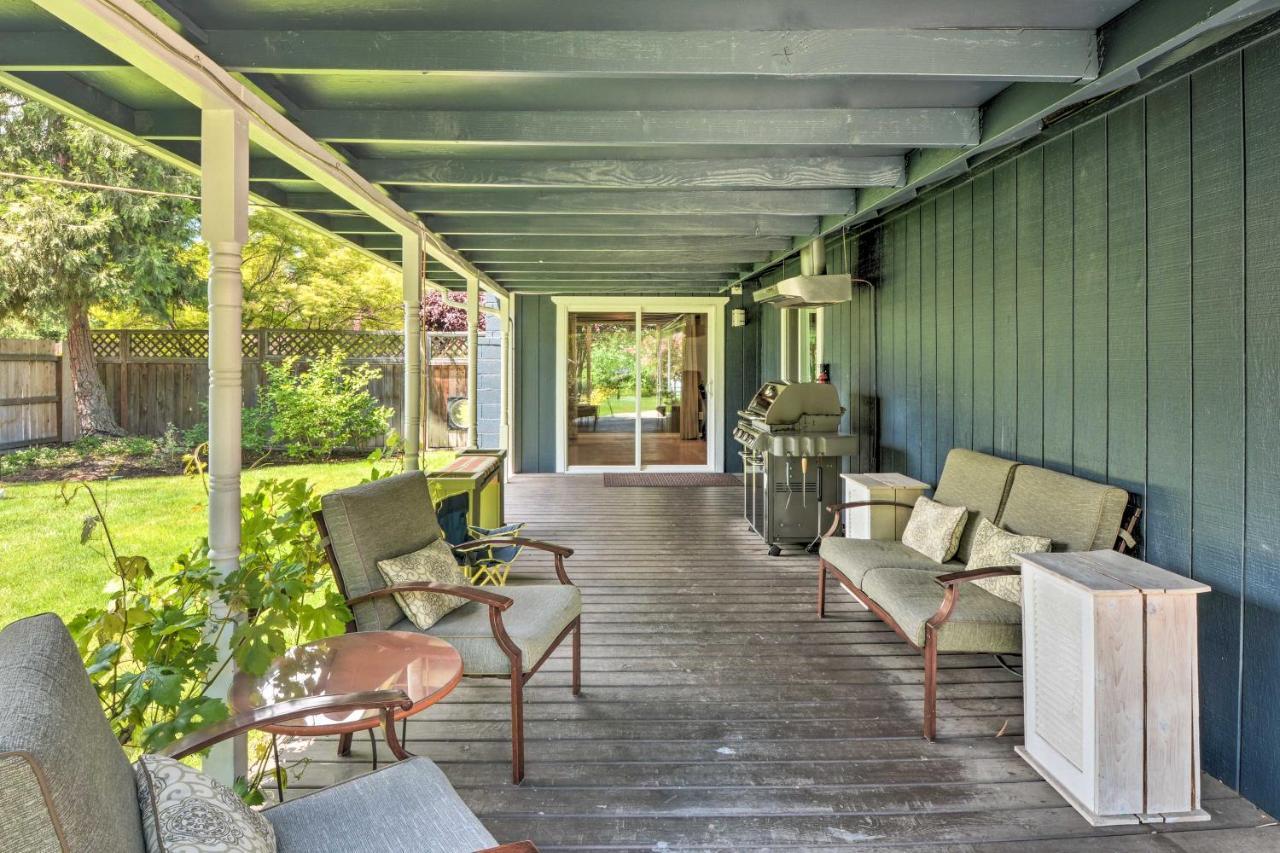 Central Medford Family Retreat With Large Yard! Екстер'єр фото