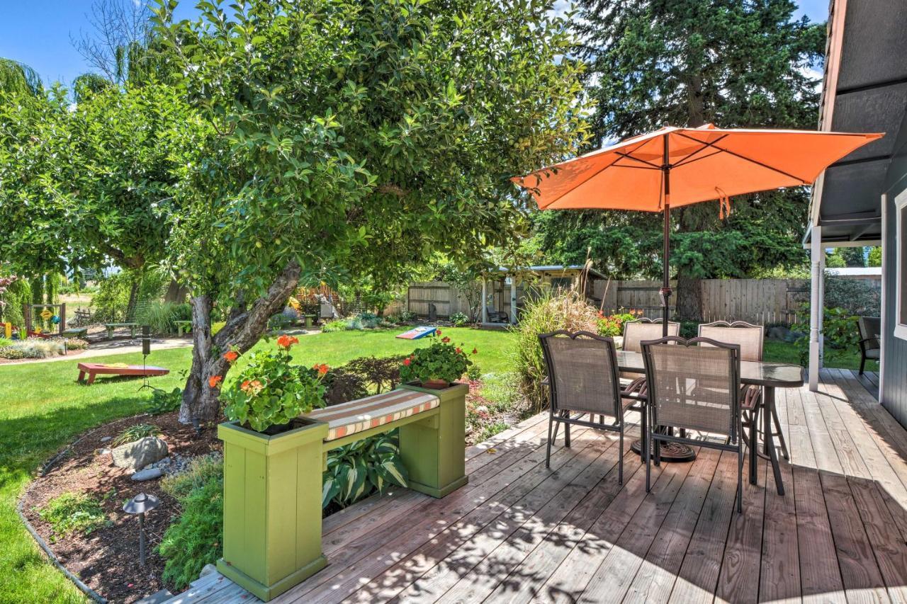 Central Medford Family Retreat With Large Yard! Екстер'єр фото