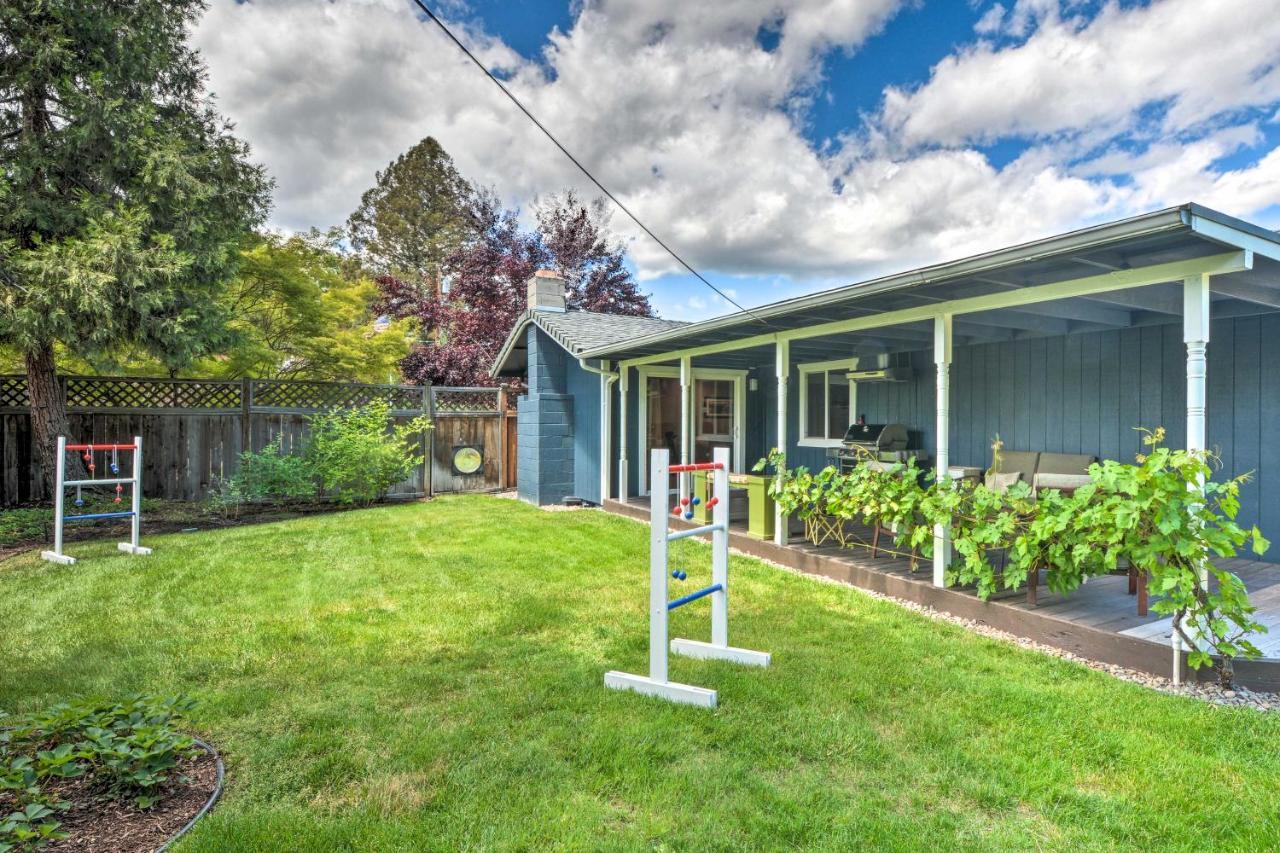 Central Medford Family Retreat With Large Yard! Екстер'єр фото