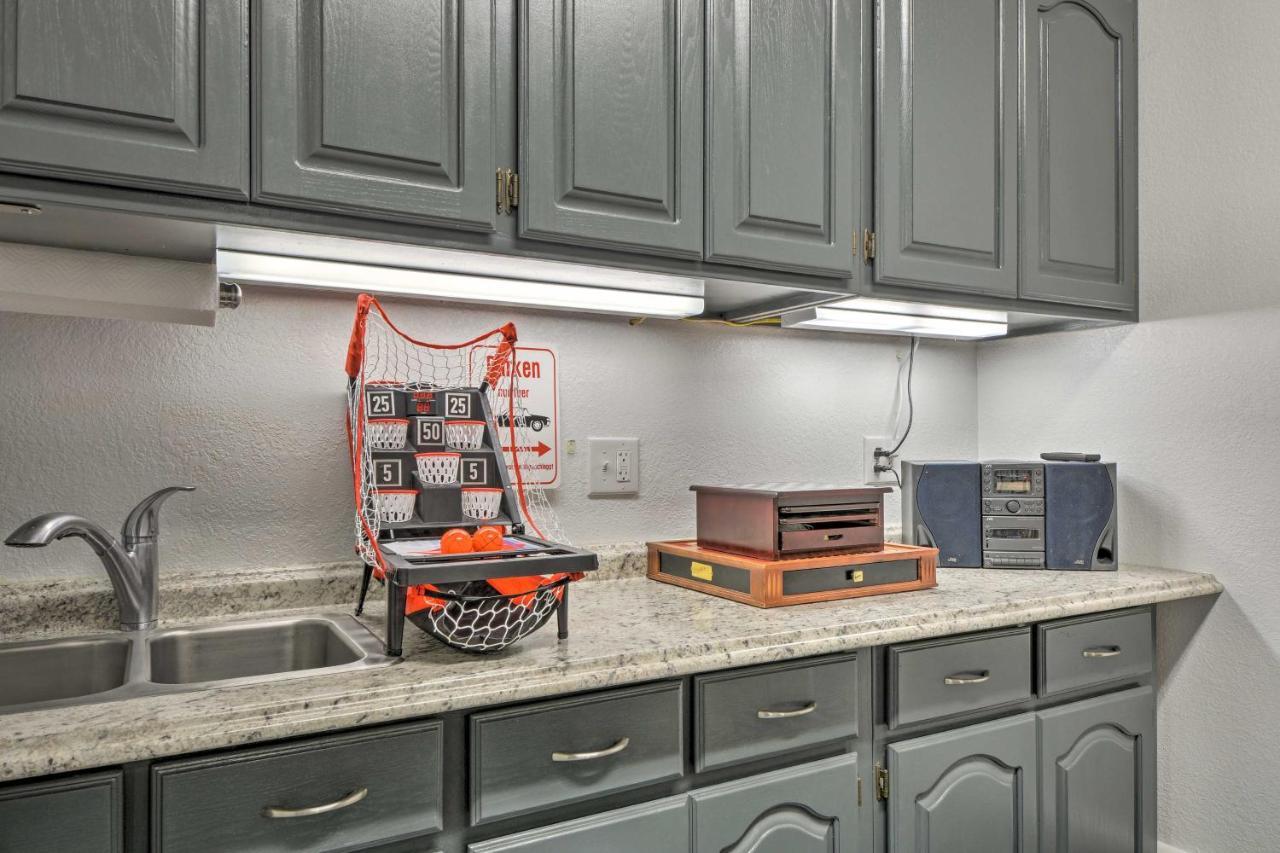 Central Medford Family Retreat With Large Yard! Екстер'єр фото