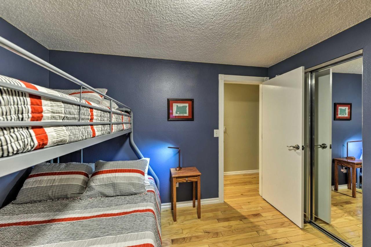 Central Medford Family Retreat With Large Yard! Екстер'єр фото